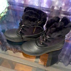 Warm and cozy Sperrys! Black corduroy accents and faux fur!